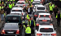 Moins de 30 000 «gilets jaunes» manifestent en France