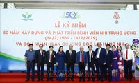 Nguyên Xuân Phuc au 50e anniversaire de l’hôpital pédiatrique national