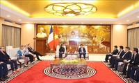 Hanoi intensifie la coopération avec la France dans les transports urbains