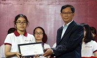 Hô Chi Minh-ville: des bourses pour des étudiants brillants