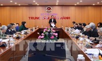 Vuong Dinh Huê à la réunion du Conseil national de consultation des politiques financières et monétaires