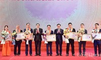 Les autorités de Hanoï honorent les entreprises exemplaires de 2020