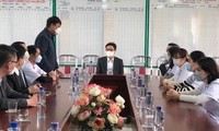 Journée des médecins vietnamiens: Vu Duc Dam visite certains établissements hospitaliers