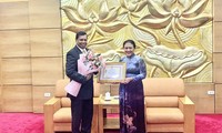 Remise de l’insigne «Pour la paix et l’amitié entre les peuples» à l’ambassadeur du Sri Lanka