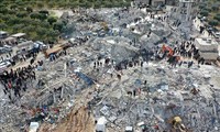 Séismes en Turquie et en Syrie: le bilan dépasse les 4.300 morts et 14.500 blessés, après une journée de recherches dans les décombres