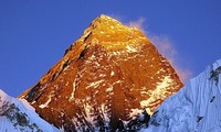 Le Népal prévoit une affluence de 500 alpinistes pour l'ascension du mont Everest lors de la saison d'escalade printanière