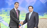 Pham Minh Chinh reçoit le ministre d’État au Commerce extérieur des Émirats arabes unis