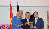 Des golfeurs pour soutenir les victimes vietnamiennes de l'agent orange