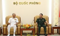 Rencontre entre le chef d’état-major général du Vietnam et le commandant de la marine indienne