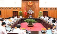 Pham Minh Chinh préside une réunion sur la stabilité macro-économique