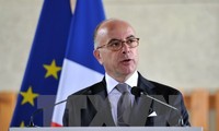 France establishes new government with few changes