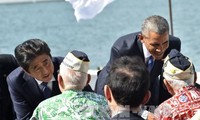 Leaders of US and Japan show solidarity in Pearl Harbor visit