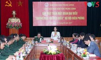 Party official meets border soldiers