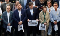 Catalogne: huit membres du gouvernement destitué placés en détention provisoire
