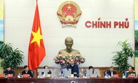 Nguyen Xuan Phuc préside une réunion avec le comité de coopération Vietnam-Laos