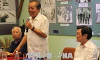 Truong Hoa Binh rencontre d’anciens prisonniers révolutionnaires