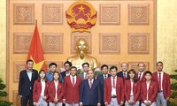Nguyên Xuân Phuc rencontre la délégation vietnamienne aux ASIAD 18