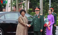 Entretien entre le ministre vietnamien de la Défense et son homologue sud-africaine