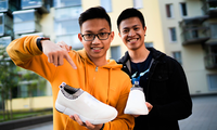 Deux jeunes vietnamiens qui fabriquent des sneakers à base de café honorés par Forbes Europe