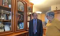 L'ambassadeur du Vietnam en France exprime ses condoléances à la famille de Raymonde Dien