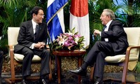 Japanese FM meets with Cuban President and Fidel Castro