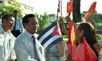 Cuban President welcomes Vietnamese Party delegation