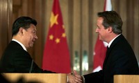 China’s PM meets with Britain’s PM