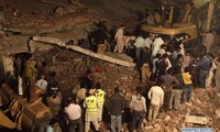 Pakistan factory collapse kills 18