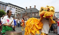 Vietnamese participate in the Parade of Cultures in Germany