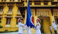 Flag raising ceremony marks ASEAN’s 50th anniversary 