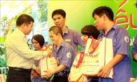  Mid-Autumn programs held for Vietnamese children 
