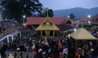 Violence increases over Indian temple