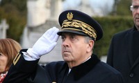 Top Paris police official sacked following yellow vest resurgence