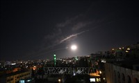 Israel fires rocket at Syria
