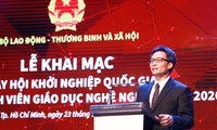 Students urged to take lead in making Vietnam "Asia's dragon" 