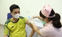 More volunteers injected with second made-in-Vietnam COVID candidate vaccine 