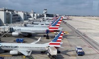 US suspends flights by China carriers 