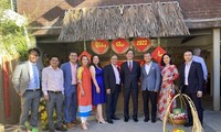 Overseas Vietnamese in Australia celebrate early Tet