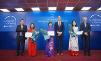 Three female Vietnamese scientists receive L’Oreal-UNESCO awards