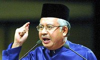 ທ່ານ Najib Tun Razak ສາບານ​ຕົວ​ຮັບ​ຕຳ​ແຫນ່​ງ​ເປັນ​ນາຍົກລັດ​ຖະມົນຕີມາ​ເລ​ເຊຍ 