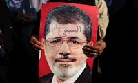 ອີຢີບສືບສວນເລື່ອງ ອະດີດປະທານາທິບໍດີ Mohamed Morsi ເຂັນຂ້າຜູ້ແຫ່ຂະບວນປະທ້ວງ