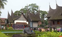  ຢ້ຽມຢາມ Taman Mini Indonesia Indah ໃນເວລາມື້ຫນຶ່ງ