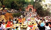 Start des Programms für das Fest im Tempel der Hung-Könige