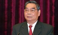 Politbüromitglied Le Hong Anh empfängt Vertreter der Volksgruppen in Lai Chau 