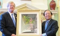 Kulturminister Hoang Tuan Anh triftt Bürgermeister der City of London 