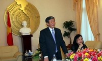 Politbüromitglied Huynh trifft Vertreter der Vietnamesen in Deutschland