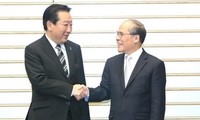 Parlamentspräsident Nguyen Sinh Hung trifft Japans Premierminister Noda
