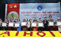 Junge vietnamesische Ärzte setzen sich für Weiterbildung ein