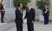 Französischer Präsident zu Gast in Russland