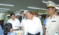 Vize-Premierminister Nguyen Xuan Phuc überprüft die Begnadigung im Gefängnis Phu Son